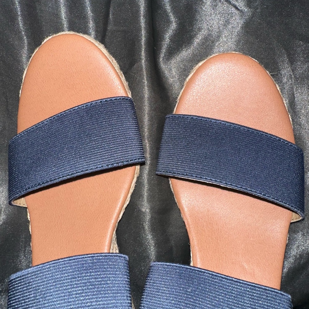 EUC Women’s size 9m Tommy Bahama Blue Sandals wedge Design - Picture 7 of 9